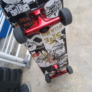 크로니 스케이트보드