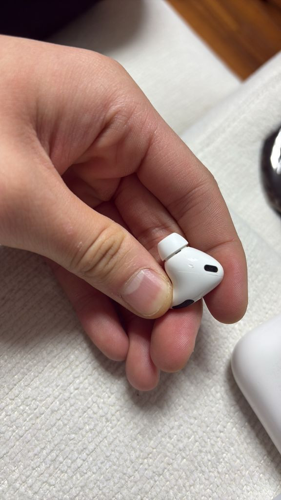 에어팟 프로 2세대 왼쪽 유닛 이미지