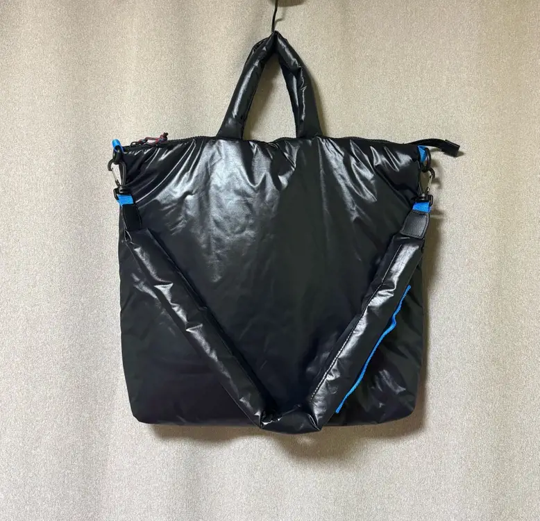 아디다스 오리지널 유광 패딩 토트백 퀼팅 가방 이미지