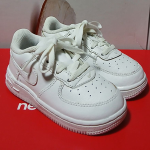 나이키키즈 에어포스140운동화 거의새거22년1월제품