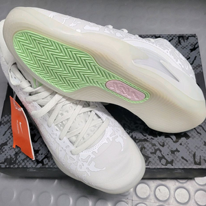 조던 운동화 농구화 배드민턴화 280사이즈 실버화이트