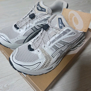 아식스 젤카야노 스모크그레이 265사이즈