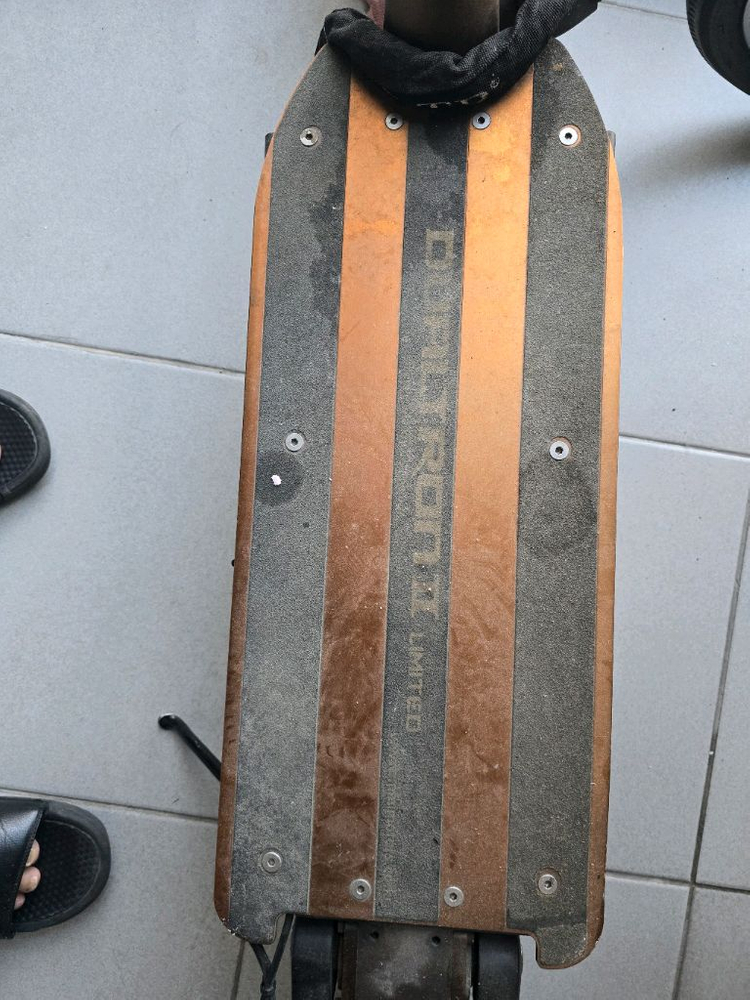 듀얼트론2 리미티드 전동킥보드 이미지