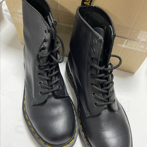 닥터마틴 1460 8홀 uk4 이미지