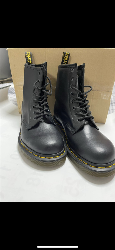 닥터마틴 1460 8홀 uk4 이미지