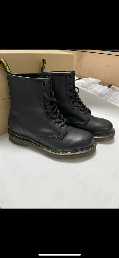 닥터마틴 1460 8홀 uk4 이미지