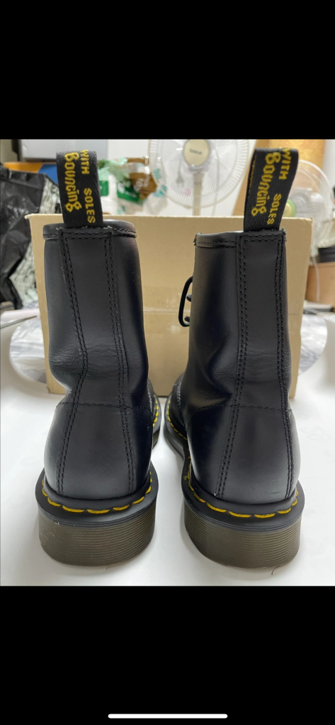 닥터마틴 1460 8홀 uk4 이미지