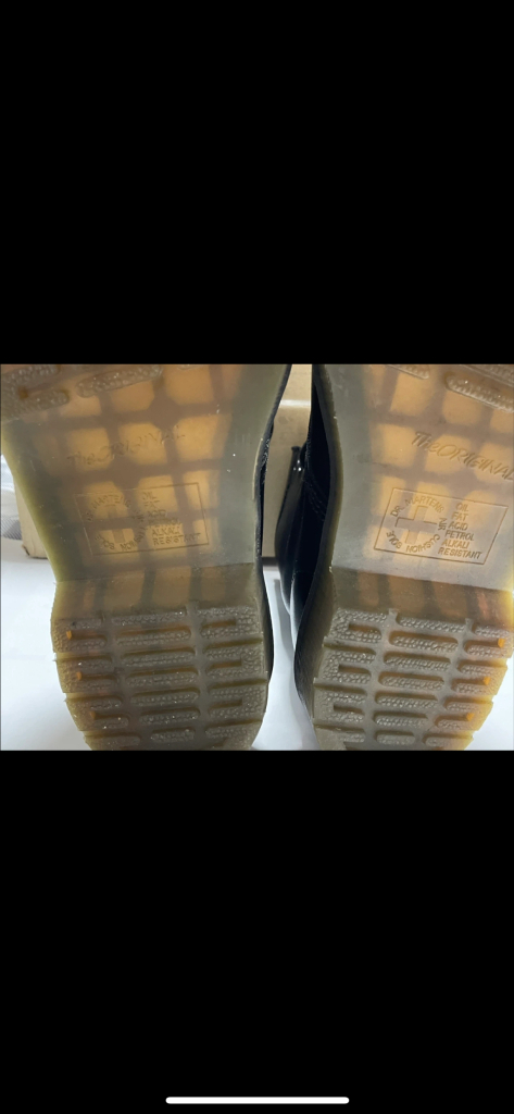 닥터마틴 1460 8홀 uk4 이미지