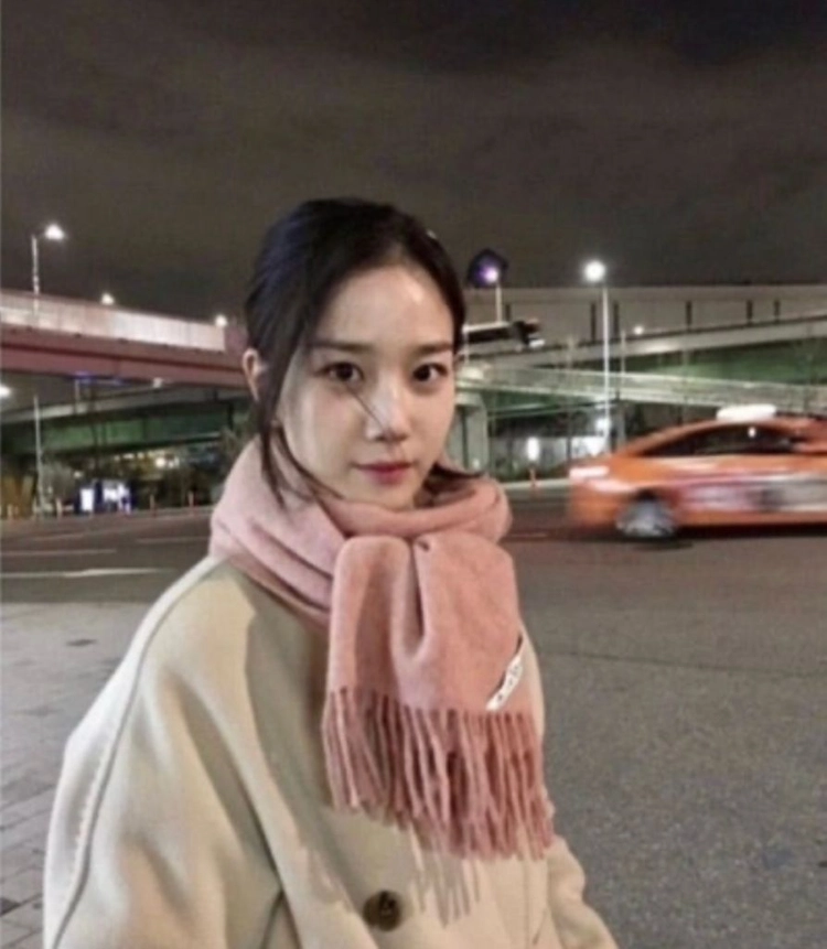 아크네 스튜디오 머플러 이미지