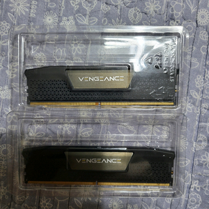CORSAIR DDR5-6000 CL40 VENGEANCE BLACK 패키지 (64GB(32Gx2)) 램 팝니다