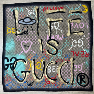 구찌 GG 패턴 그래피티 실크스카프