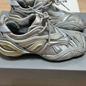 발렌시아가 타이렉스 스니커즈 실버 36