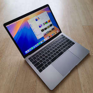 부산 맥북프로2018 i5쿼드/8GB/256GB 13형 터치바 팝니다.