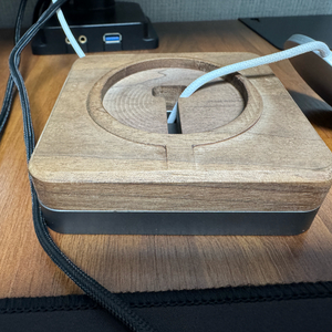 애플 맥세이프 스탠드 월넛 우드 거치대 팝니다