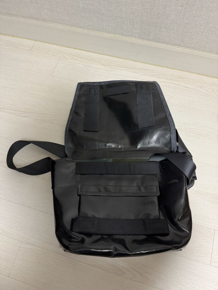 프라이탁 덱스터 올블랙 이미지