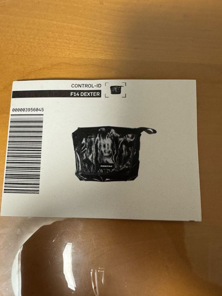 프라이탁 덱스터 올블랙 이미지