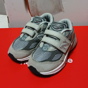 뉴발란스키즈990. (IV990GL6)135운동화 거의새거 24년1월제품