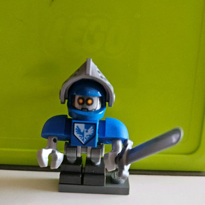 넥소나이츠 피규어