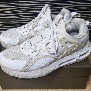 언더아머 호버메가 무브먼트 화이트 스니커즈, 운동화