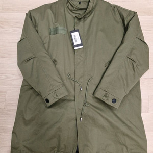 무신사 브이투 피쉬테일 패딩 파카 (KHAKI) L사이즈 새제품