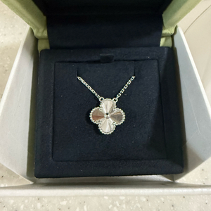 반클리프 기요세 화이트골드(미사용 새상품)