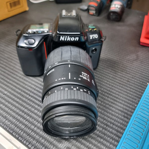 니콘 F70 필름카메라 + 렌즈. 부품용세트판ㅇ새