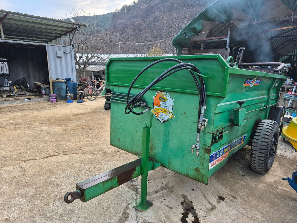 태광 퇴비살포기 2.5톤--1