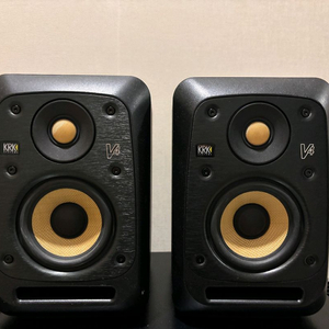 KRK V4S4 스튜디오 모니터 스피커 이미지