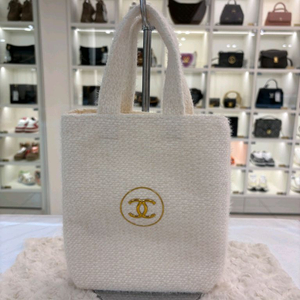 (새상품) 정품 샤넬 트위드 미니 토트백 화이트