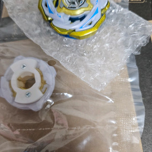 베이블레이드 x 왈큐레 볼트