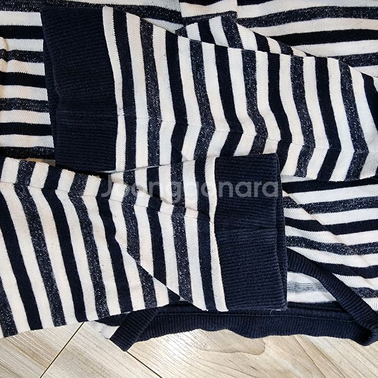 자라 니트재질 티셔츠 140 택배비만 주세요--1