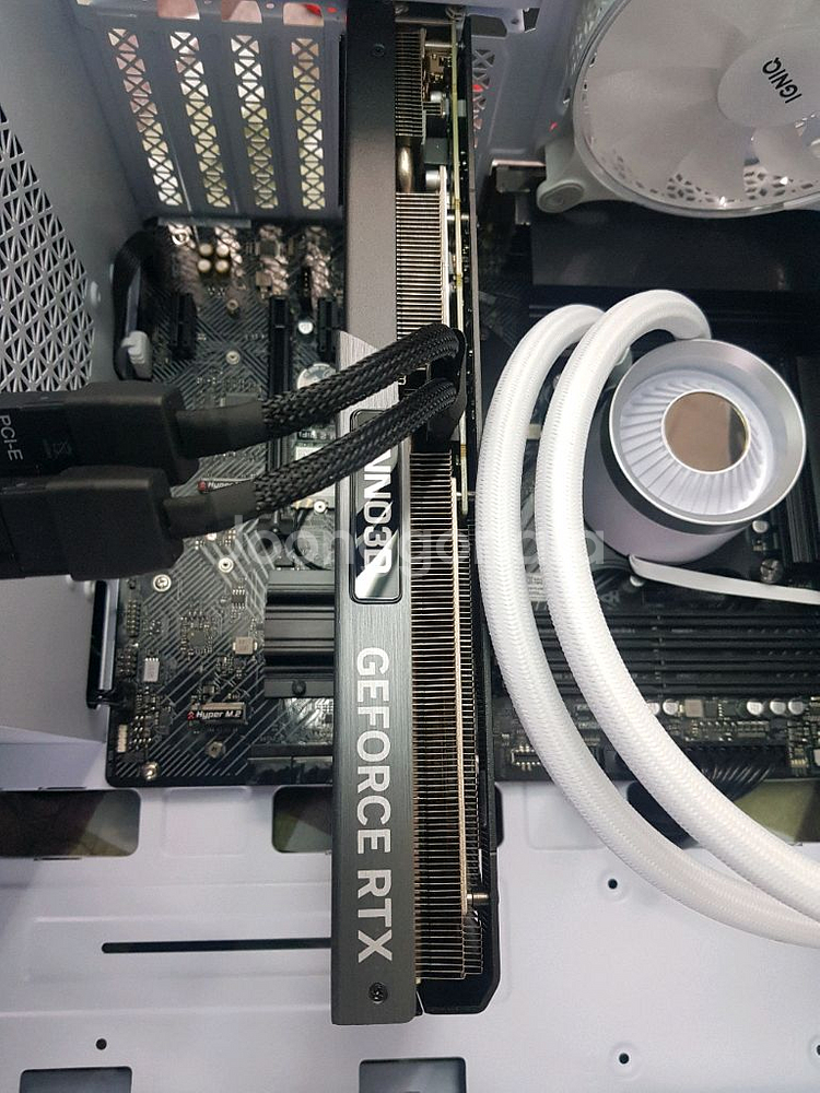 inno3d RTX 4070 수퍼 12GB 새제품--2