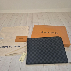 루이비통 포쉐트 주르 GM 다미에 그라파이트 캔버스 클러치