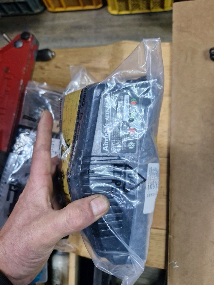 아임삭충전기 ALC4640M 미사용신품 개당가격 이미지