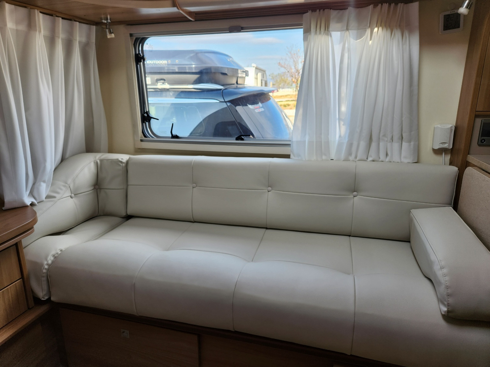 베일리 유니콘3 바르셀로나 카라반 투축 600급 노지 풀옵션--3