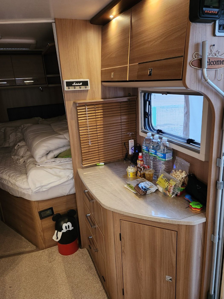 베일리 유니콘3 바르셀로나 카라반 투축 600급 노지 풀옵션--2