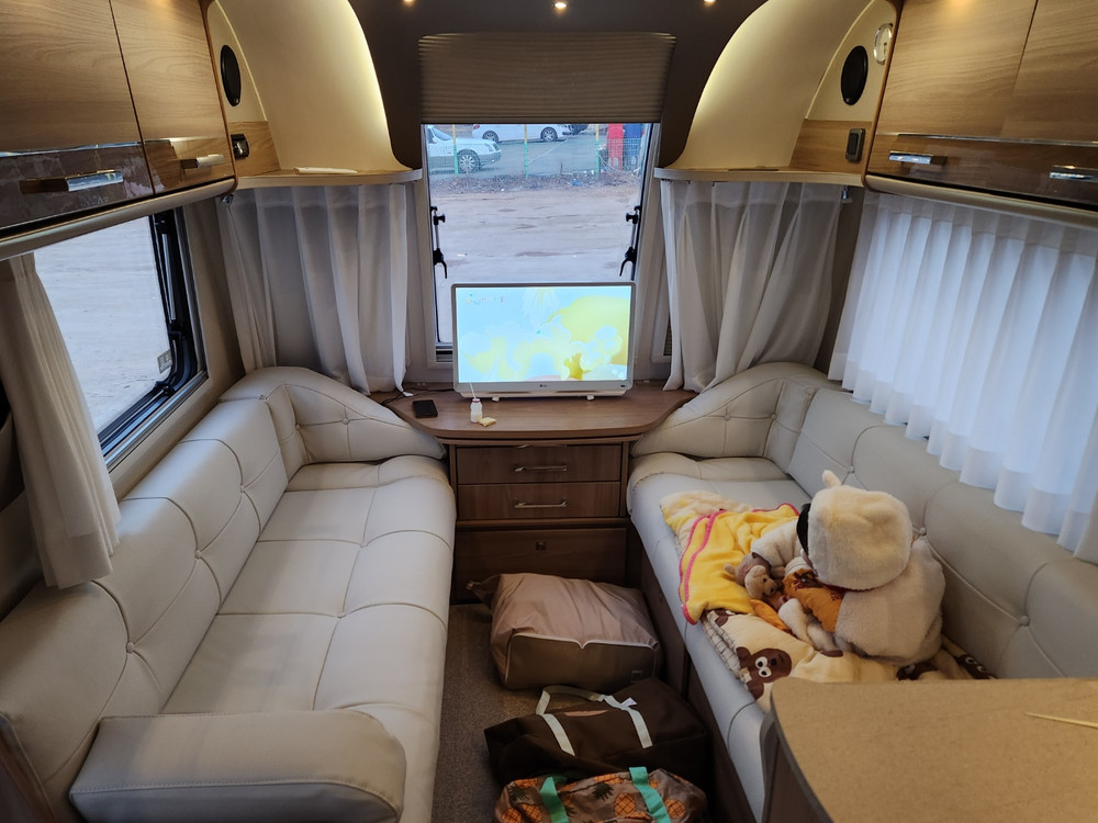 베일리 유니콘3 바르셀로나 카라반 투축 600급 노지 풀옵션--1