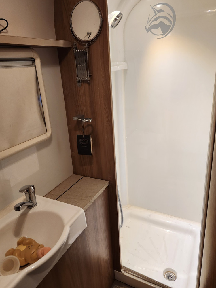 베일리 유니콘3 바르셀로나 카라반 투축 600급 노지 풀옵션--9