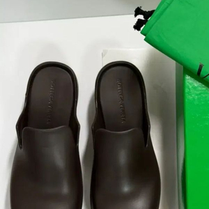 보테가베네타 남성 러버 뮬 bottega