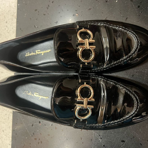 페라가모 유광로퍼 여성용