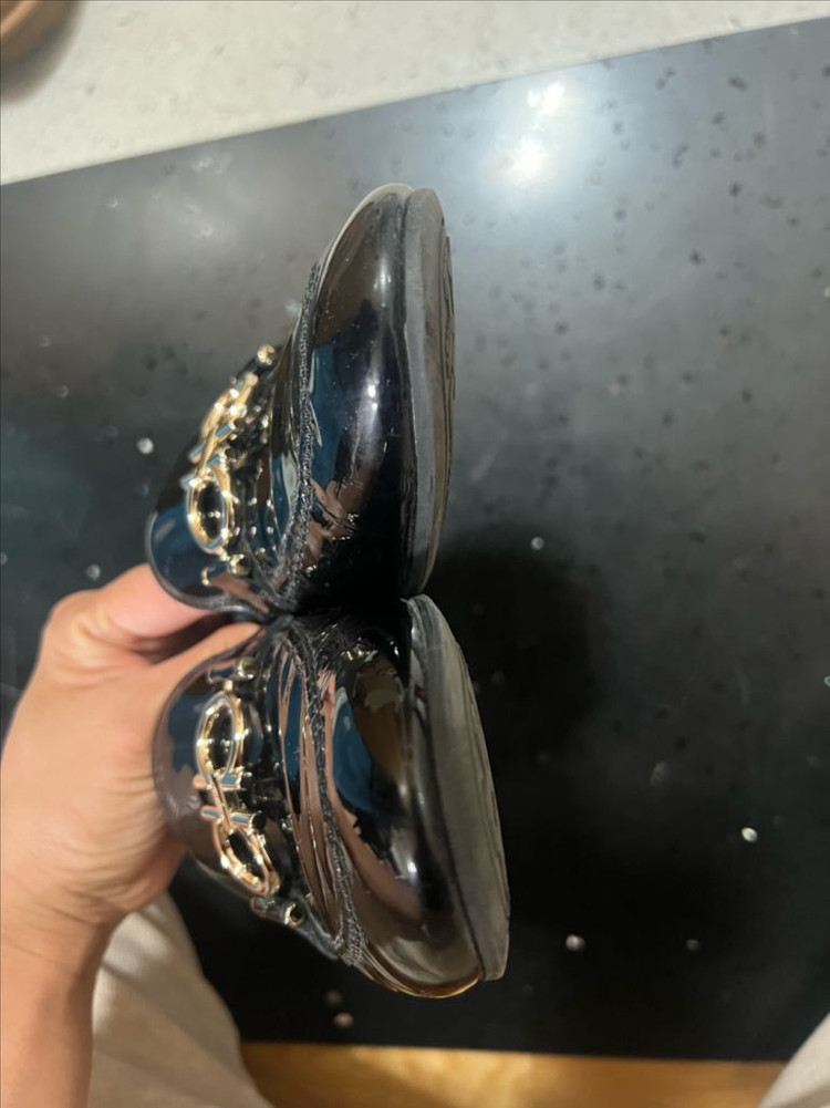 페라가모 유광로퍼 여성용--3