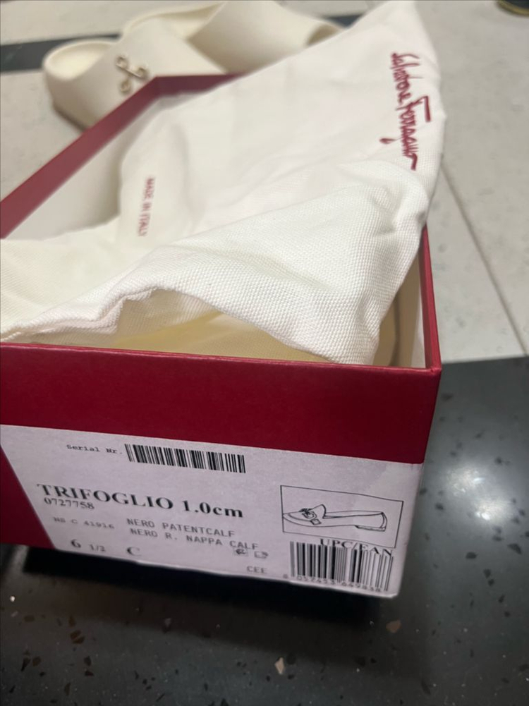 페라가모 유광로퍼 여성용--5