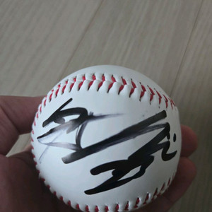 KT 위즈 안현민 선수 싸인볼