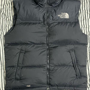 노스페이스 700 중앙로고 패딩 조끼 블랙 M