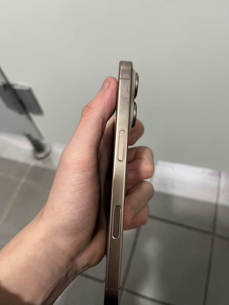 아이폰 16프로 데저트 티타늄 256GB 판매 ( 급처 )--2