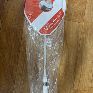 테크니스트 FIRE-T10 배드민턴 라켓 (4U) 새제품 팝니다.