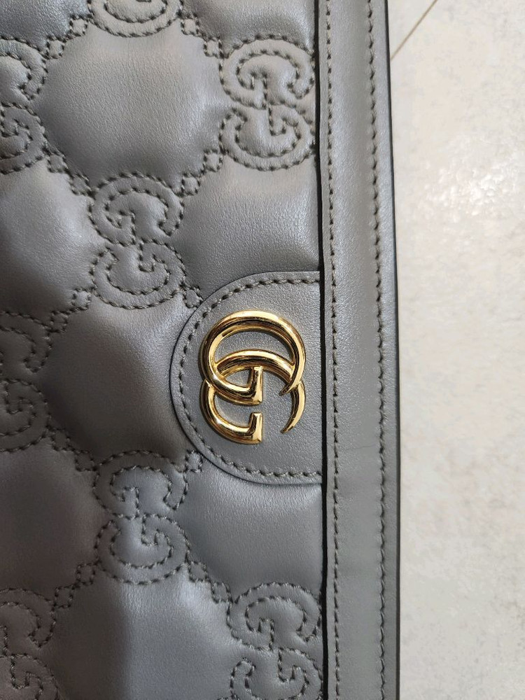 구찌 GG 마틀라세 엠보싱 파우치--1