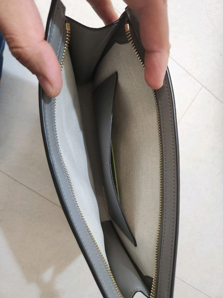 구찌 GG 마틀라세 엠보싱 파우치--3