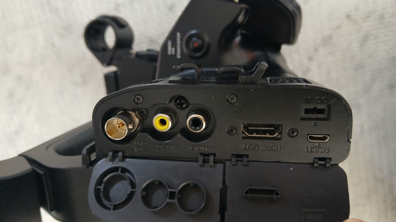 sony pxw-z150 팝니다. 4k UHD 메모리 녹화 이미지