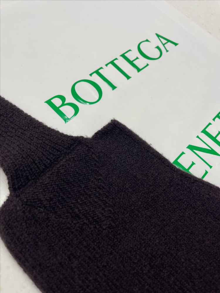 새상품 보테가베네타 울 캐시미어 장갑 넥워머 장갑 다크 브라운 컬러--5